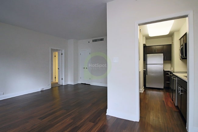Building Photo - 827 N Dewitt Pl