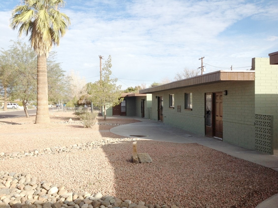 Primary Photo - 902 E Southern Ave