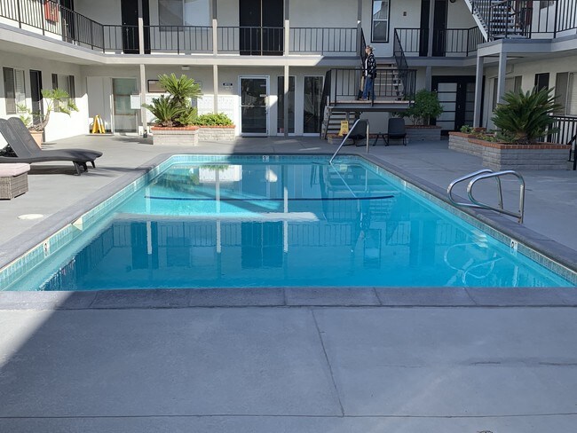 Sparkling pool - 3708 Spencer St
