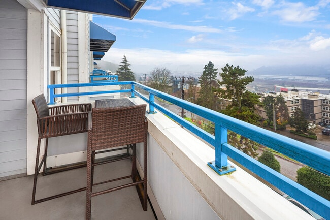 Building Photo - 2244 13th Ave W