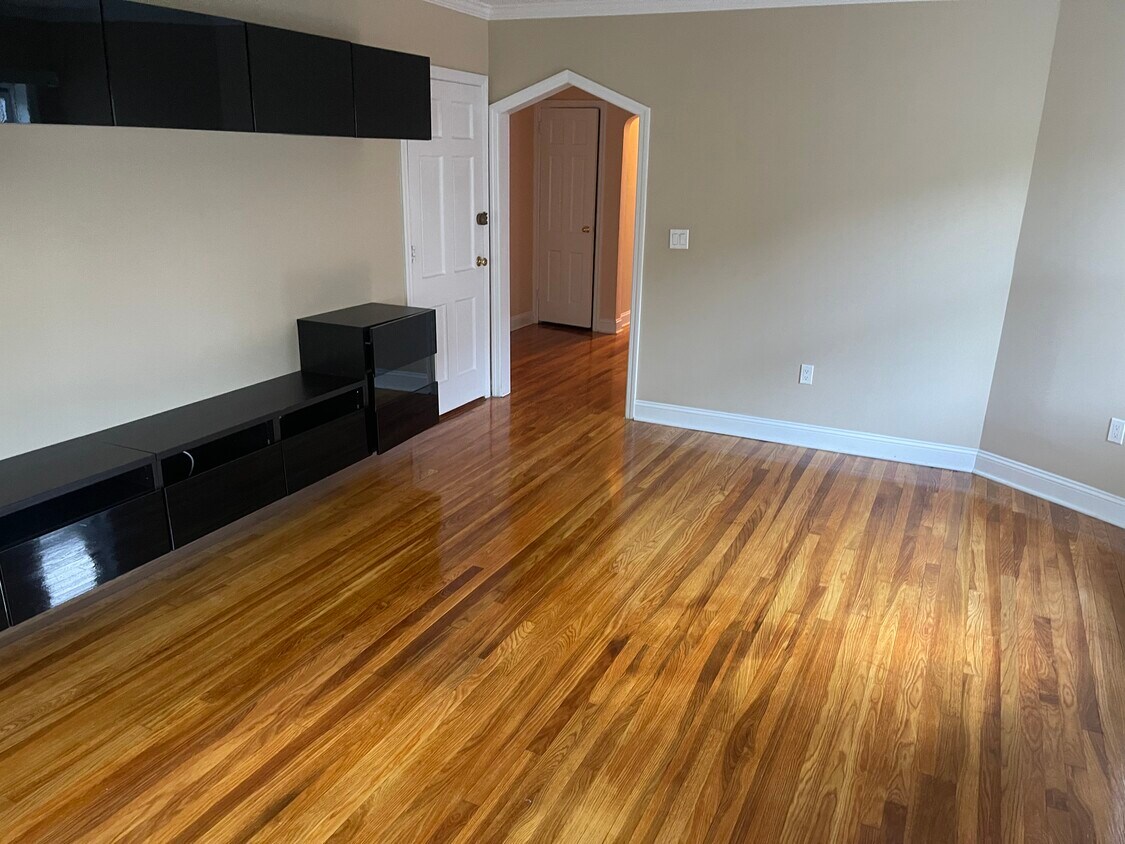 4208 208th St, Bayside, NY 11361 Townhome Rentals in Bayside NY