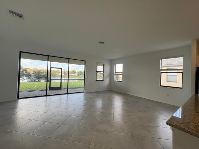 Foto del edificio - 15052 Palamos Cir