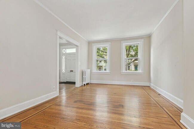 Building Photo - 2237 Hall Pl NW