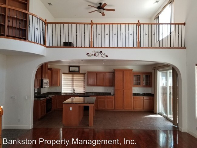 Foto del edificio - 5 br, 3 bath House - 299 Campbell