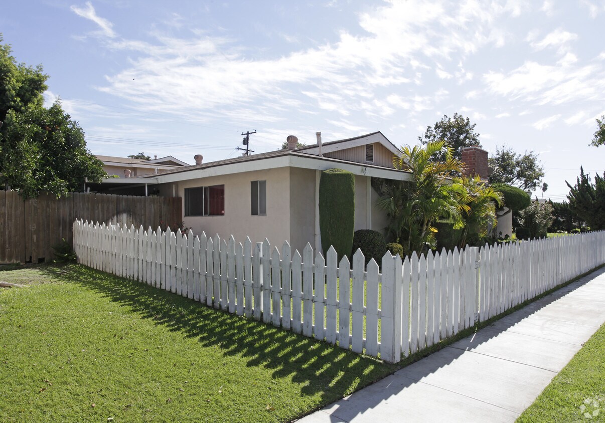 Building Photo - 214 S Laxore St