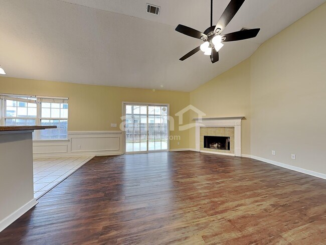 Foto del edificio - 307 Pebble Dr