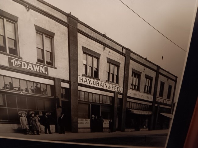 Building Photo - 418 N Pine St