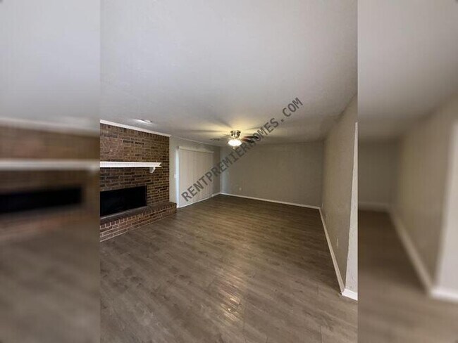 Building Photo - 10101 Carnie Cir