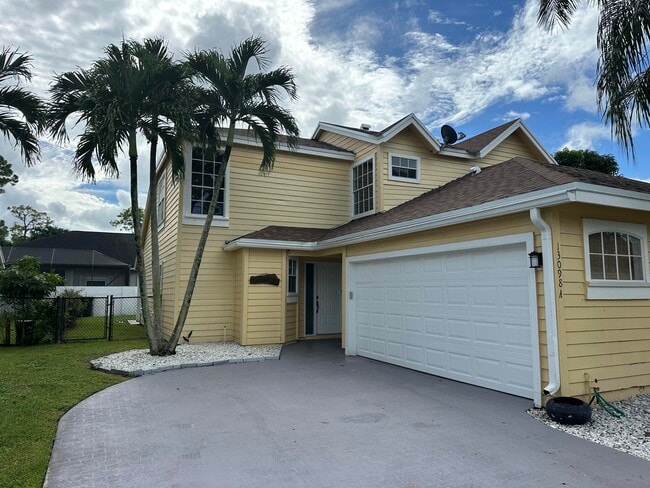 Foto del edificio - 13098 Quiet Woods Rd