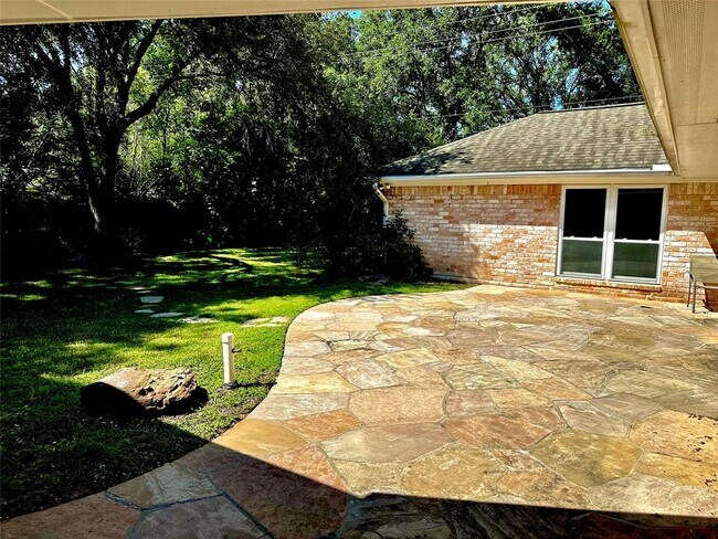 Foto del edificio - 3007 Broadmoor Dr