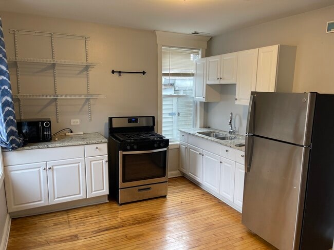Building Photo - 1419 W Cullerton St
