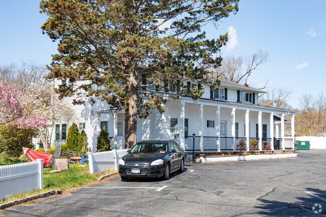 Building Photo - 167 Middle Rd