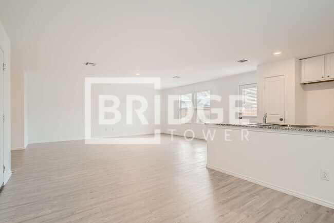 Building Photo - 10615 McClintock Dr