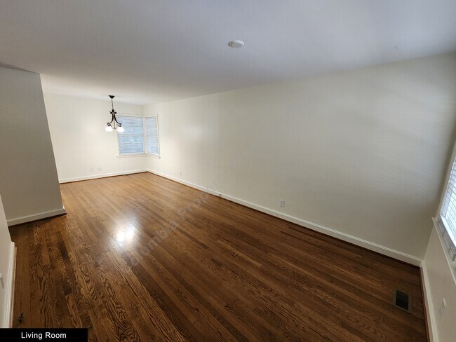 Building Photo - 529 Etiwan Ave