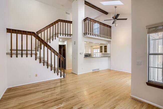 Foto del edificio - Southpark II Townhouse Available for Rent