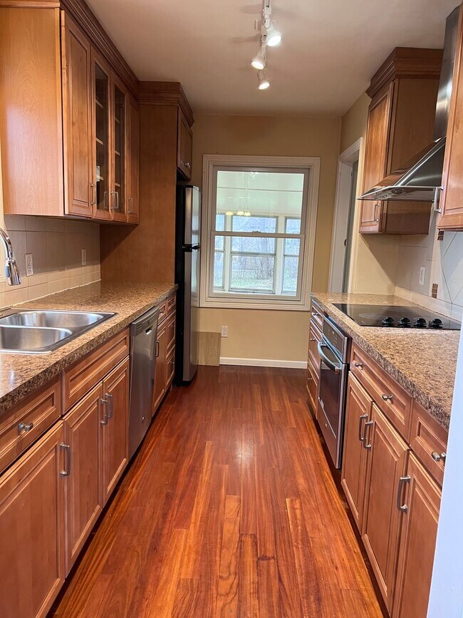 Building Photo - East Grand Rapids schools! 4 Bedroom Home