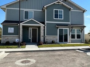 Building Photo - 4915 W Escalante Dr