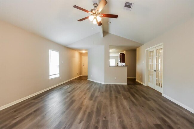 Building Photo - 15911 Newport Pl