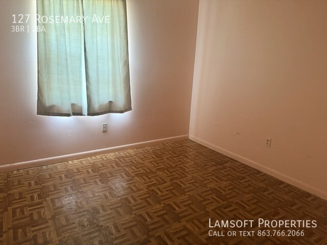 Foto del edificio - 127 Rosemary Ave