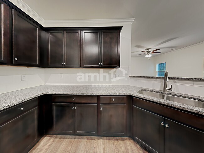 Foto del edificio - 661 Woodall Rd