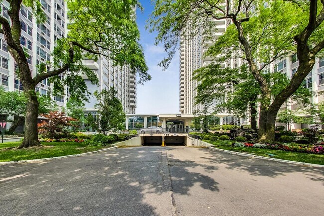 Foto del edificio - 4250 N Marine Dr