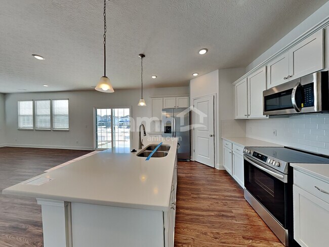 Foto del edificio - 8406 Merlin Dr