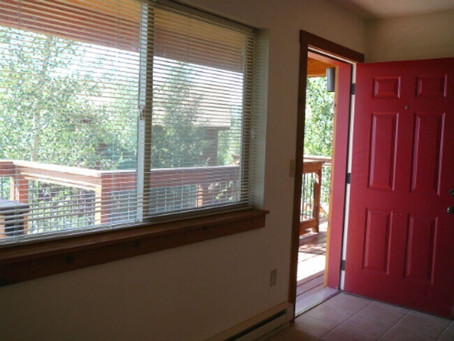 Foto del edificio - For Rent – 1-Bedroom Upper-Level Unit Near Victor, ID