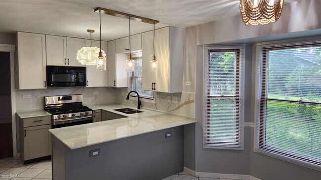 Building Photo - 4 br, 2.5 bath House - 3250 Drew Street