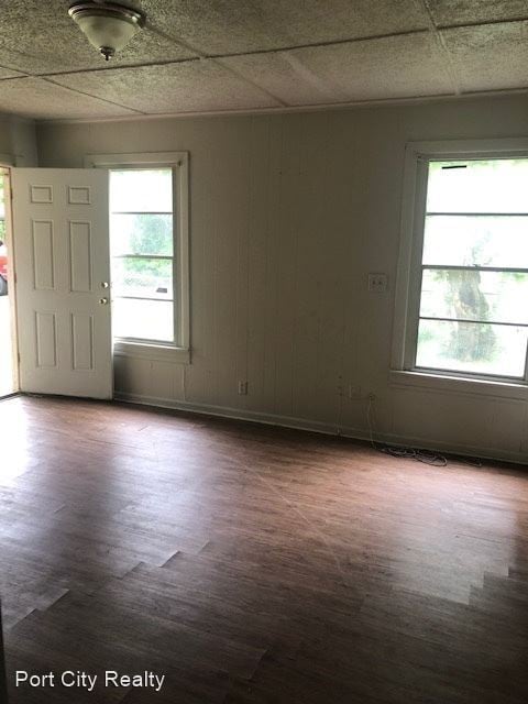 Building Photo - 4 br, 1 bath House - 401 Berry
