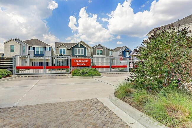 Foto del edificio - 10407 Quiet Courtyard Rd