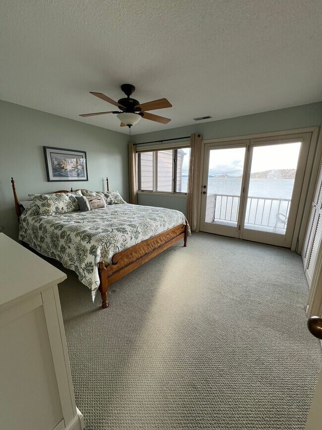 Foto del edificio - Furnished 2 BR 1 1/2 BA Townhouse Unit near Sky Lakes/Oregon Tech