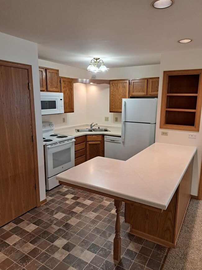 Building Photo - 586 Athletic Way