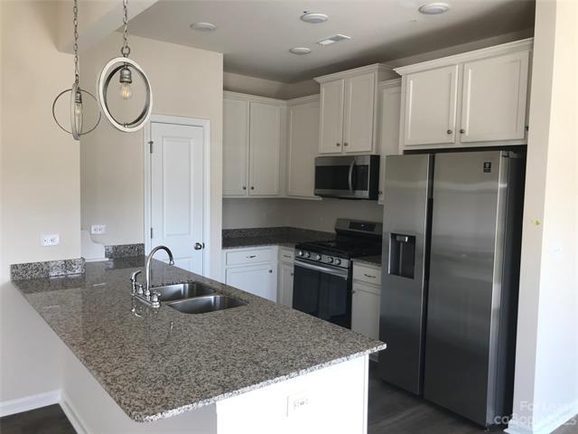 Foto principal - 8115 Sheffield Dr.