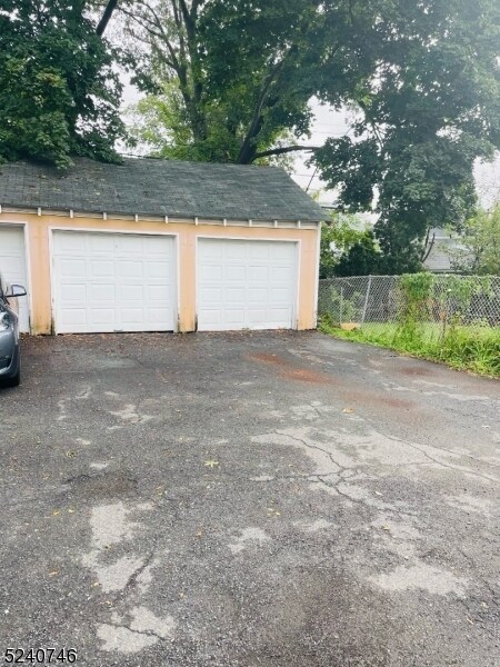 Building Photo - 63 Montague Pl