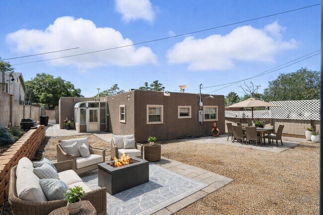 Foto del edificio - 1632 Columbia Dr SE