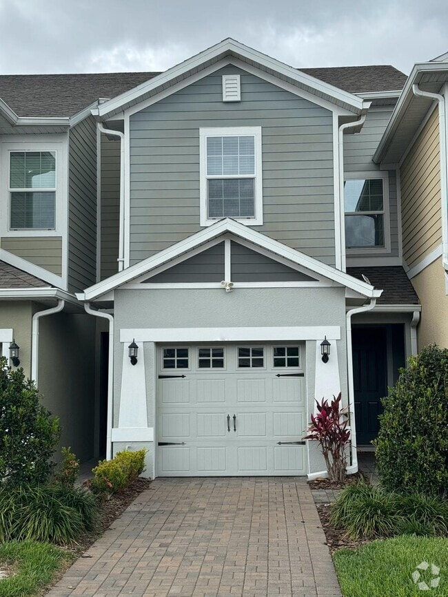 Sawgrass Landing Apartments for Rent with a Swimming Pool Orlando, FL