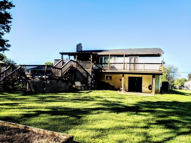 Building Photo - 20737 Emerald Dr