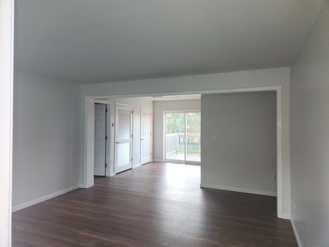 Foto del edificio - 32 Laurel Point Dr