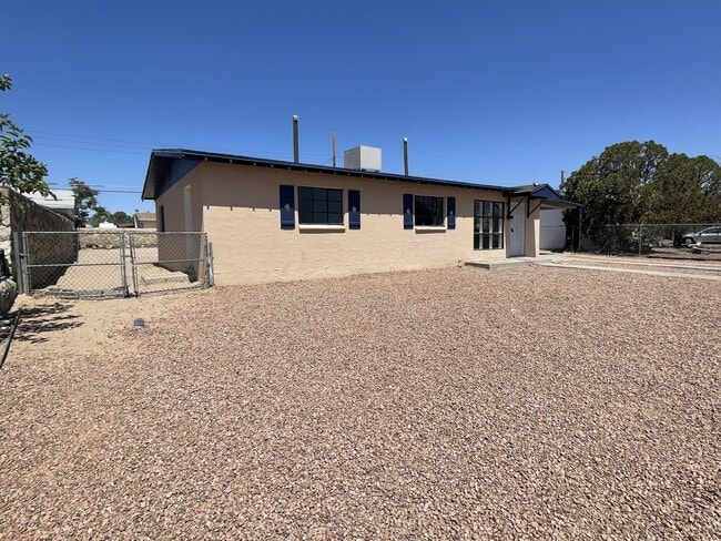 Building Photo - 953 Lomita Dr