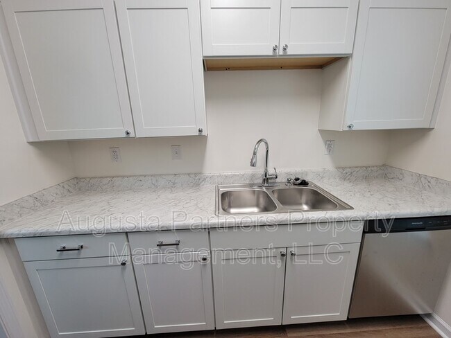 Building Photo - 1029 Turtle Creek Dr