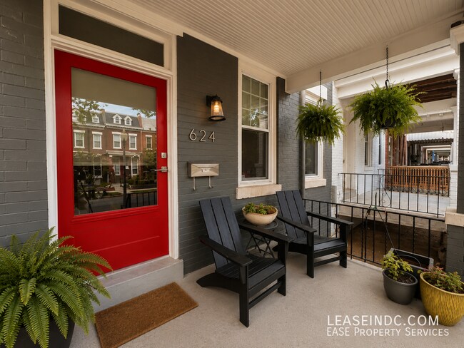 Foto del edificio - 624 Lamont St NW