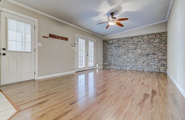 Building Photo - 1410 Kamar Dr