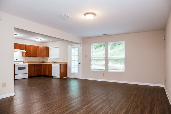 Foto del edificio - 1018 Allegiance Dr