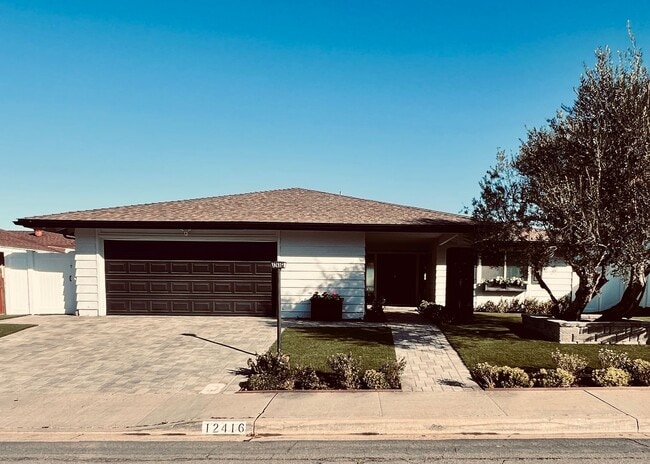 Building Photo - Renovated Rancho Bernardo 55+ Community 2 Bedroom 2 Bathroom Home