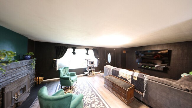 Foto del edificio - 5 Bed 2 Bath - Ideal for Group - Landscaping Included - Pet per Approval - NAS Whidbey