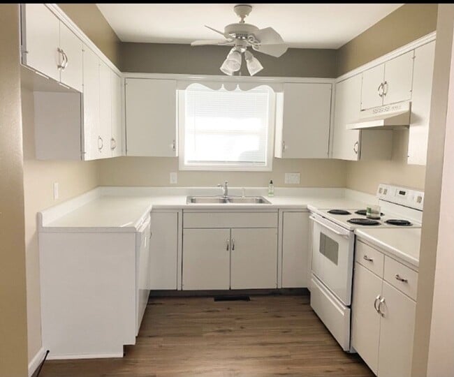 Building Photo - Italian Estates Property Management