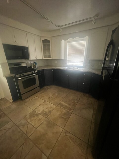 Building Photo - 233 El Solyo Heights Dr