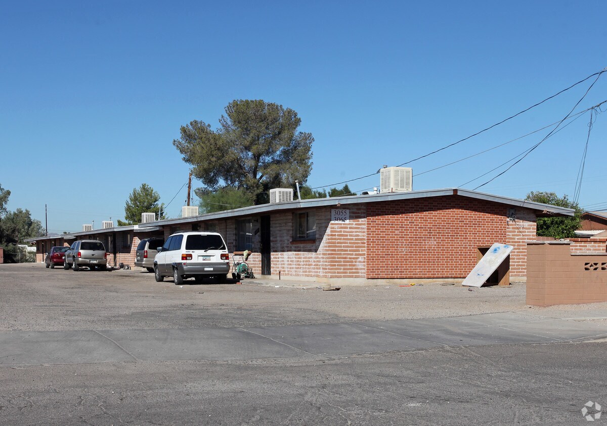Foto del edificio - 3041-3051 N Fontana Ave