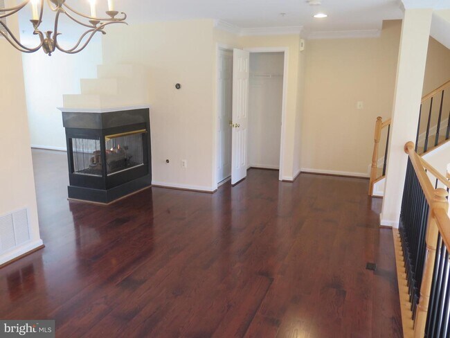 Building Photo - 12032 Trumbull Way
