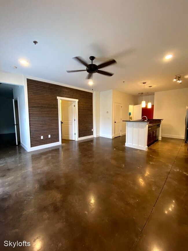 Building Photo - 300 S Skyloft Dr